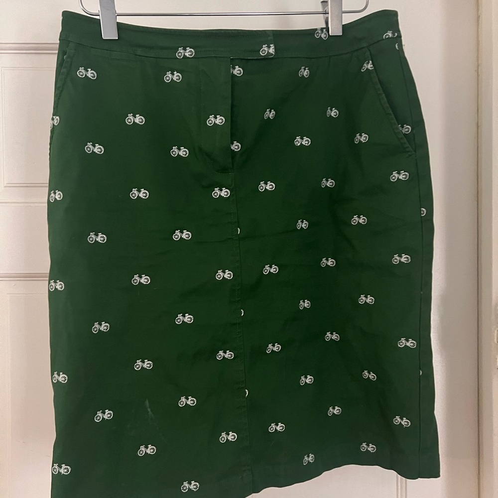 Talbots size 6 green skirt embroidered with small white bicycles.
